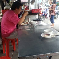 บรรยากาศ ข้าวมันไก่ ข้างโรงเจ บ้านบึง
