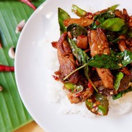 รสมือแม่ กะเพราเป็ด X ข้าวมันไก่สูตรโบราณ หัวตะเข้