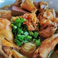 เจ๊ซ้อน ก๊วยเตี๊ยวไก่มะระ หน้า รพ.ธนบุรี1