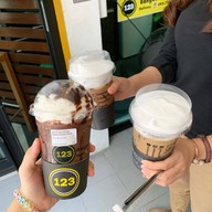 123 Bangkok house & coffee เพชรบุรีตัดใหม่