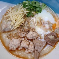 เมนูของร้าน โจ๊กก๋วยเตี๋ยว อร่อยอยู่ บางโพ