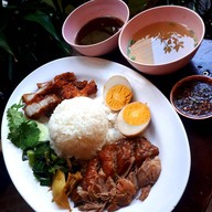 ต้มเลือดหมู ก๋วยจั้บนาทอง