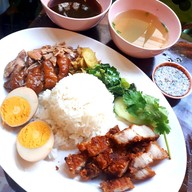 ต้มเลือดหมู ก๋วยจั้บนาทอง