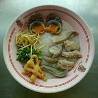 หน้าร้าน ร้าน โจ๊กข้าวหอม & ต้มเลือดหมู ป้าพิกุล (สาขา 2)