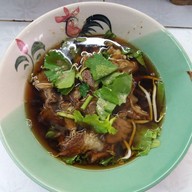 เมนูของร้าน เกาเหลาเนื้อตุ๋น หมูตุ๋น ตุ๋มนางเลิ้ง (อยู่ในตลาดนางเลิ้งแผง 41)