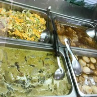 ข้าวแกงเต็มปาก