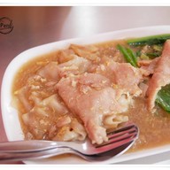 เมนูของร้าน ราดหน้าฟาไฉคู้บอนคลองสามวา คู้บอน
