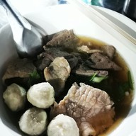 เมนูของร้าน นิ้ง ลูกชิ้นทำเอง