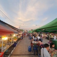 ตลาดนัดอาหารทะเล ท่าเรือพลี
