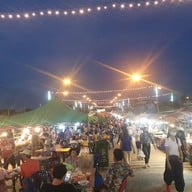 ตลาดนัดอาหารทะเล ท่าเรือพลี