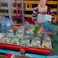 ตลาดนัดอาหารทะเล ท่าเรือพลี