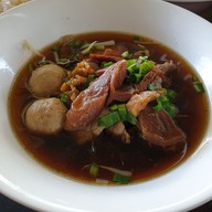 ก๋วยเตี๋ยวเนื้อโคขุนโพนยางคำ (ท่าโขลง)