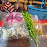 ตลาดนัดอาหารทะเล ท่าเรือพลี