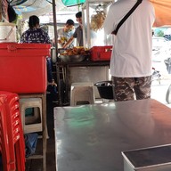 บรรยากาศ ข้าวมันไก่ ข้างโรงเจ บ้านบึง