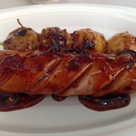 เมนูของร้าน ลูกชิ้นปิ้งกะทิลองยัง (หมูเน้นๆ น้ำจิ้มพริกคั่ว เด็ด,เผ็ด...ปากเบิร์น) ตลาดรถไฟศรีนครินทร์ โซนด้านหน้าพระพิฆเนศ