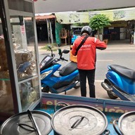 ราดหน้าหมูหมักเจ้าเก่าเขาตาโล