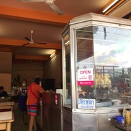 ร้านหลักเมืองข้าวมันไก่ปราจีนบุรี (ศาลพระหลักเมือง ปราจีนบุรี) หลักเมืองข้าวมันไก่ปราจีนบุรี