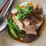 เมนูของร้าน เป็ดพะโล้ชัยวัฒน์