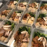 เมนูของร้าน ฟู่ บะหมี่ปู เกี๊ยวกุ้ง หมูแดง หมูกรอบ รัชดาภิเษก-ท่าพระ