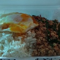 เมนูของร้าน โบว์รักกะเพราแดง