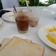 โรงแรมริเวอร์ตัน อัมพวา