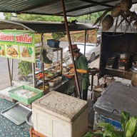 บรรยากาศ ลาบโคราช เมืองย่า รสเด็ด