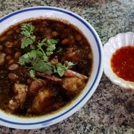 เมนูของร้าน ขาหมูใส่ถั่ว เจ๊ตา