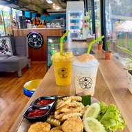 เมนูของร้าน Bus and Cut Cafe