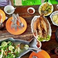 เมนูของร้าน ครัวเจ้าหลาววิวทะเล