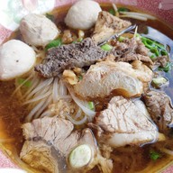 ก๋วยเตี๋ยวลูกชิ้นปิงปอง