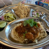 เมนูของร้าน ข้าวซอยบ้านคุณย่า เจ้าแรก