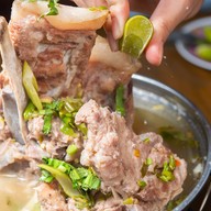 มา-กิน-นี่ (Makinnee)