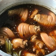 ร้านข้าวขาหมูเจ๊เปิ้ล