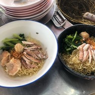 ฟู่ บะหมี่ปู เกี๊ยวกุ้ง หมูแดง หมูกรอบ รัชดาภิเษก-ท่าพระ