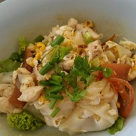 เมนูของร้าน ก๋วยเตี๋ยวคั่วไก่-หมู ตรอกสุกร
