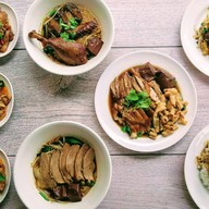 ก๋วยเตี๋ยวเป็ด สิบสองโภชนา