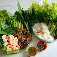 หอย กุ้ง หมู เนื้อ ลวกจิ้ม by พี่หมี