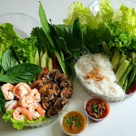 หอย กุ้ง หมู เนื้อ ลวกจิ้ม by พี่หมี