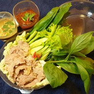 หอย กุ้ง หมู เนื้อ ลวกจิ้ม by พี่หมี