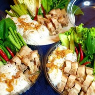 หอย กุ้ง หมู เนื้อ ลวกจิ้ม by พี่หมี