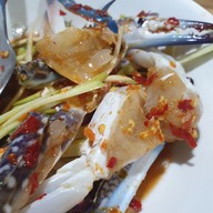 เมนูของร้าน สุดแซ่บ ยำมะม่วงปูม้า เจ้าเก่าสะพานพุทธ ตลาดนัดสายใต้ใหม่