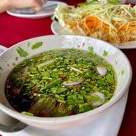 ร้านอาหารนางนวล ( ท่าจับปลาบึก )