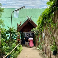 ร้านอาหารนางนวล ( ท่าจับปลาบึก )