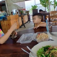 บรรยากาศ ครัวร่มไทร คลอง1 อาหารไทย ตามสั่ง แหนมเนือง น้ำผลไม้สดปั่น ชา กาแฟ😋เจ้าเก่าเจ้าเดิม 1