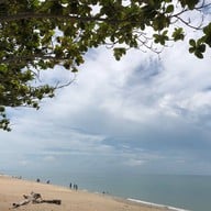 หาดเขาพลายดำ