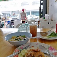 บรรยากาศ ข้าวมันไก่เจ๊เหนียว   2  ถ.เอกนคร