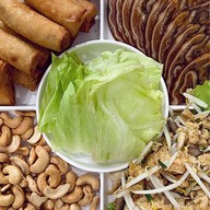 บ้านดาวล้อมเดือน