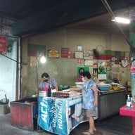 ล้านผัดไทท่าแพ