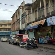 ล้านผัดไทท่าแพ