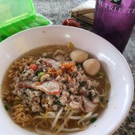 ก๋วยเตี๋ยวหมู เจ๊มล